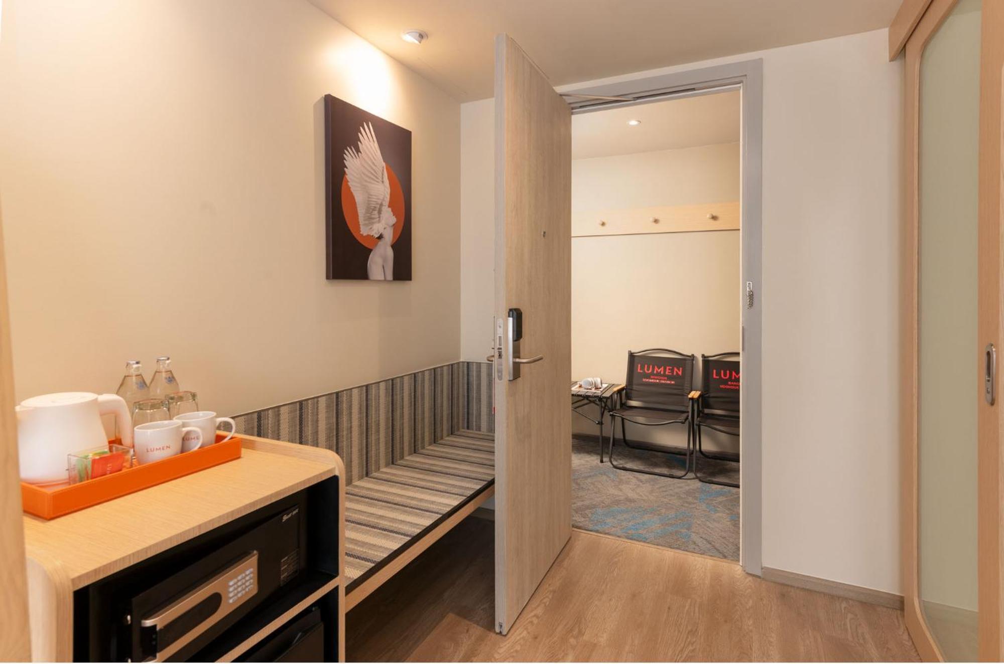 Lumen Bangkok Udomsuk Station Hotel Екстериор снимка