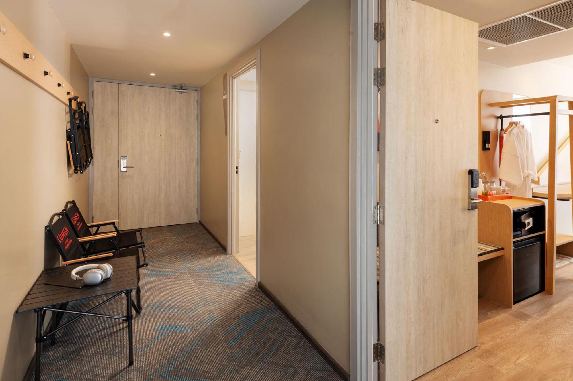 Lumen Bangkok Udomsuk Station Hotel Екстериор снимка