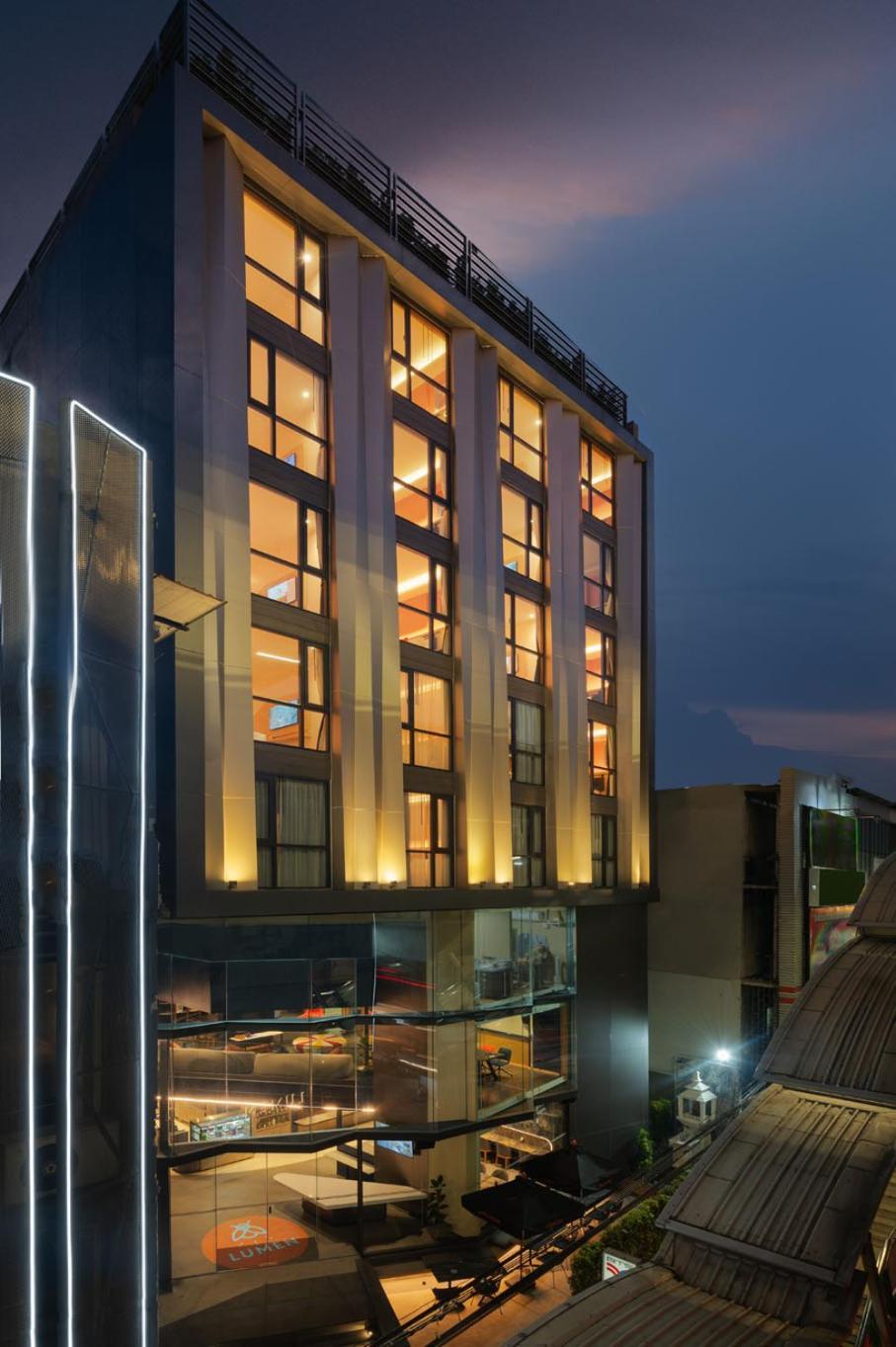 Lumen Bangkok Udomsuk Station Hotel Екстериор снимка