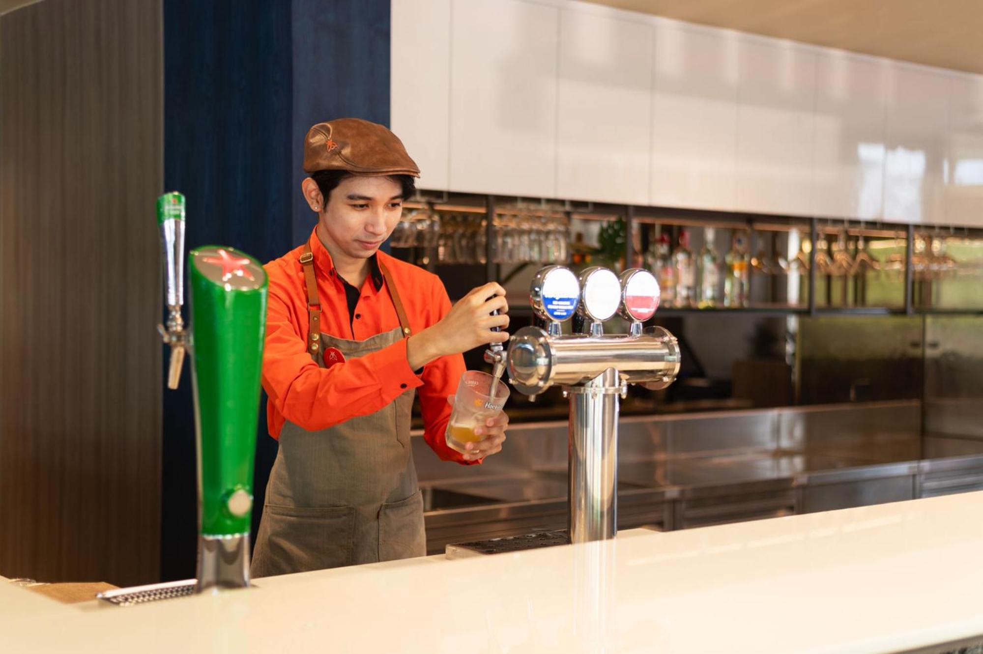 Lumen Bangkok Udomsuk Station Hotel Екстериор снимка