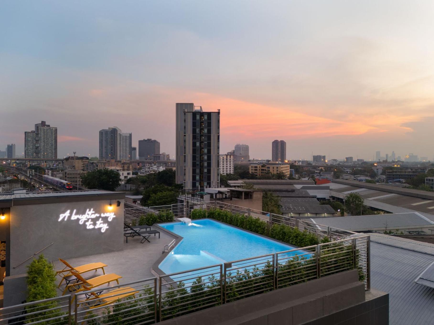 Lumen Bangkok Udomsuk Station Hotel Екстериор снимка