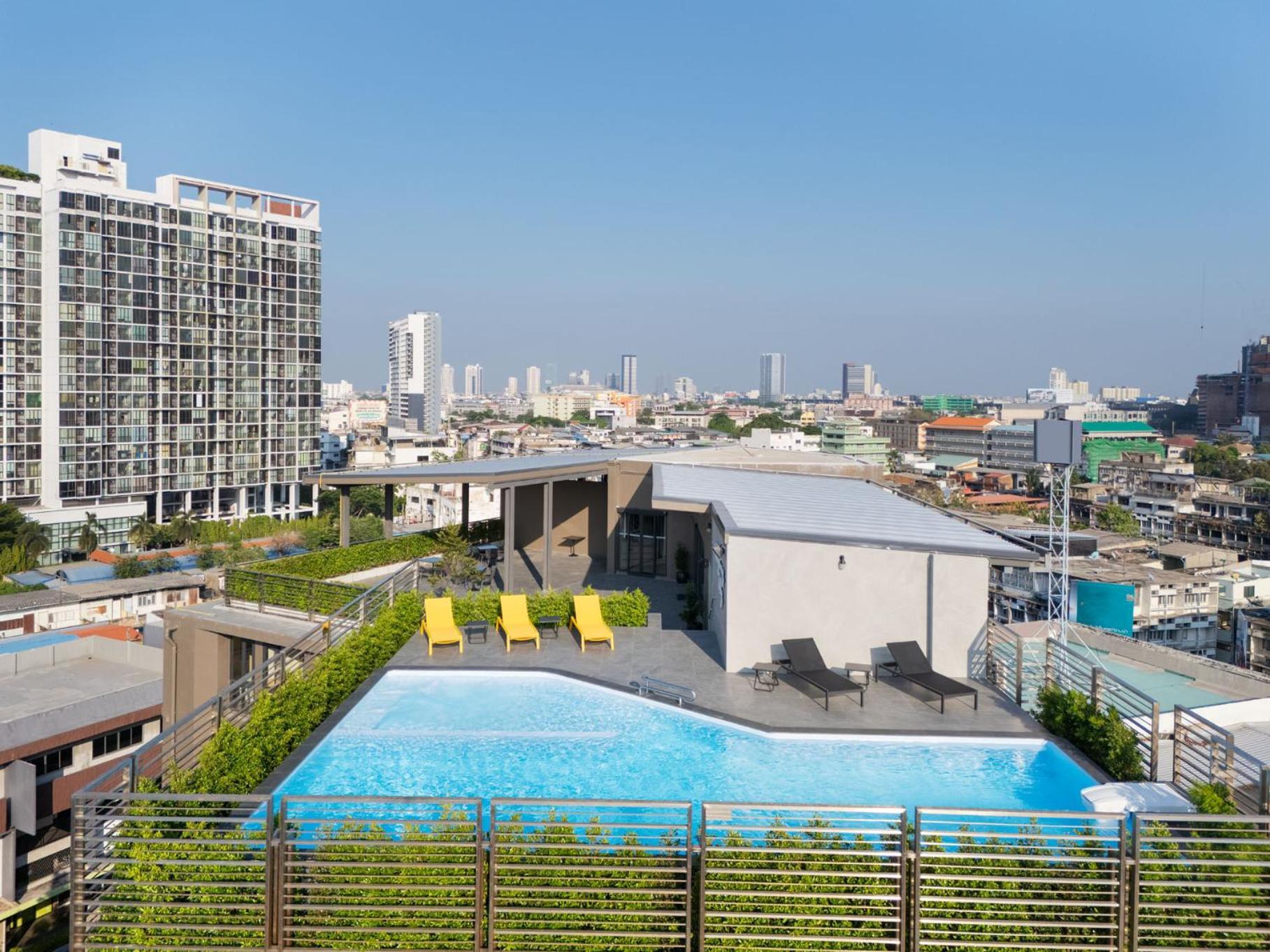 Lumen Bangkok Udomsuk Station Hotel Екстериор снимка