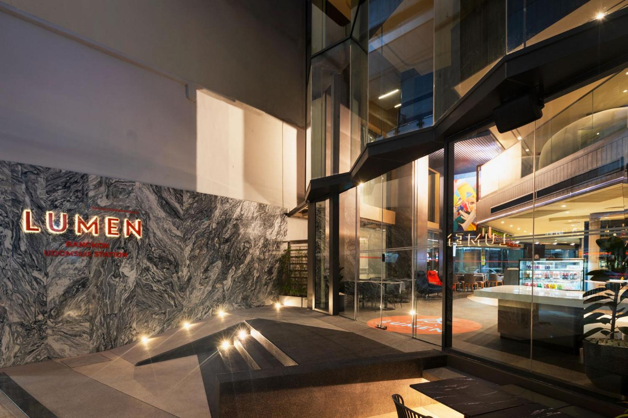 Lumen Bangkok Udomsuk Station Hotel Екстериор снимка