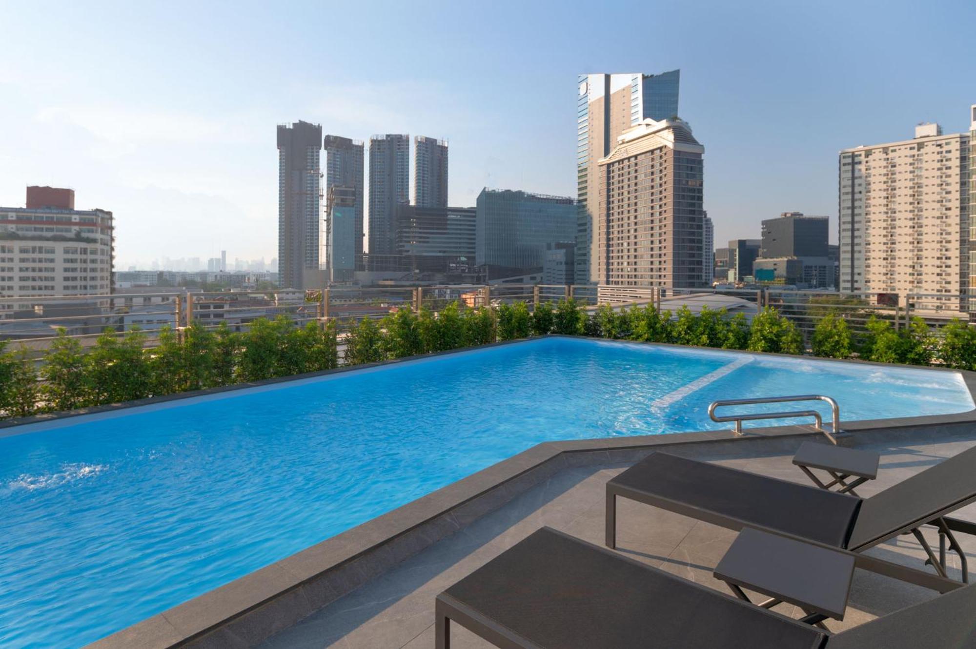 Lumen Bangkok Udomsuk Station Hotel Екстериор снимка