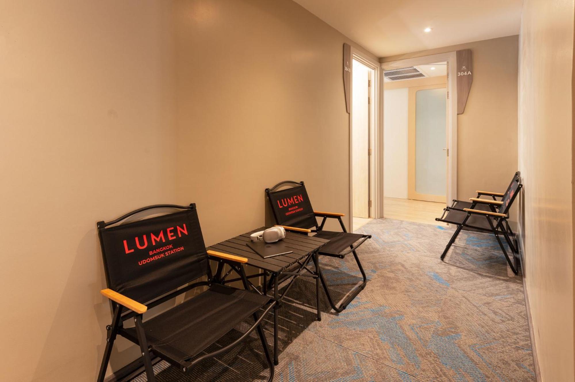 Lumen Bangkok Udomsuk Station Hotel Екстериор снимка