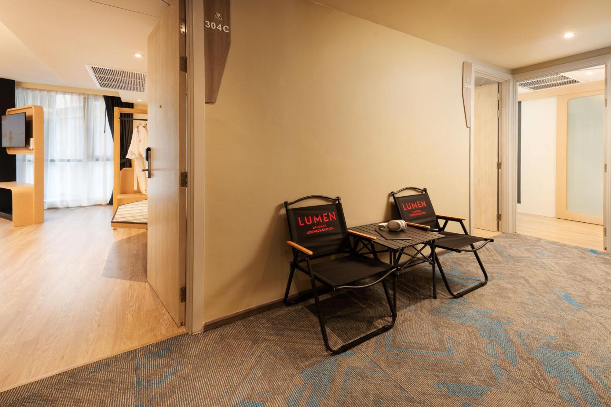 Lumen Bangkok Udomsuk Station Hotel Екстериор снимка