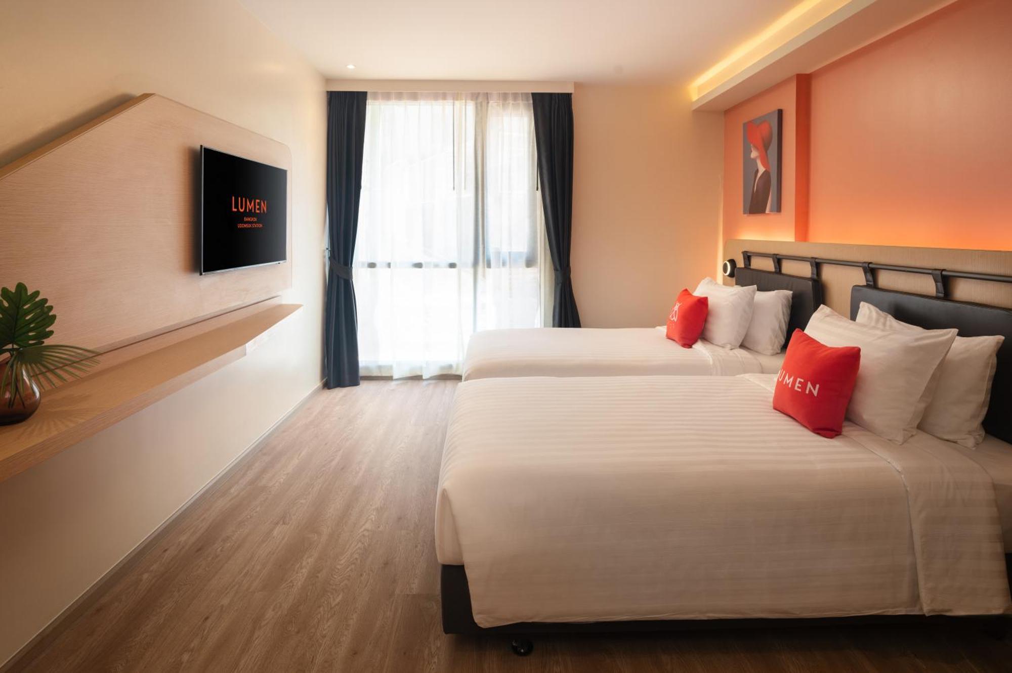 Lumen Bangkok Udomsuk Station Hotel Екстериор снимка